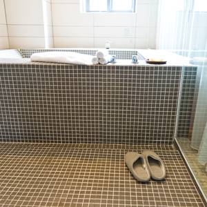 Choosing-The-Right-Tiles-For-Your-Bathroom-Remodel-2