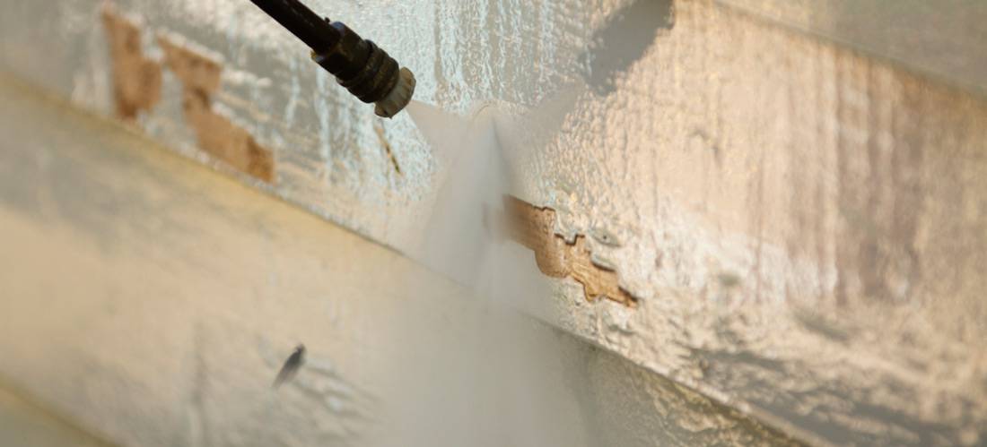 Steps-to-Cleaning-Your-Wood-Siding-Without-Any-Help