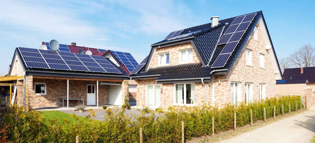 Installing-Solar-Panels-on-Your-Roof-For-Efficient-Home-Energy-This-Winter